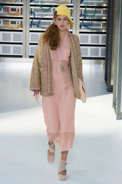Look 77